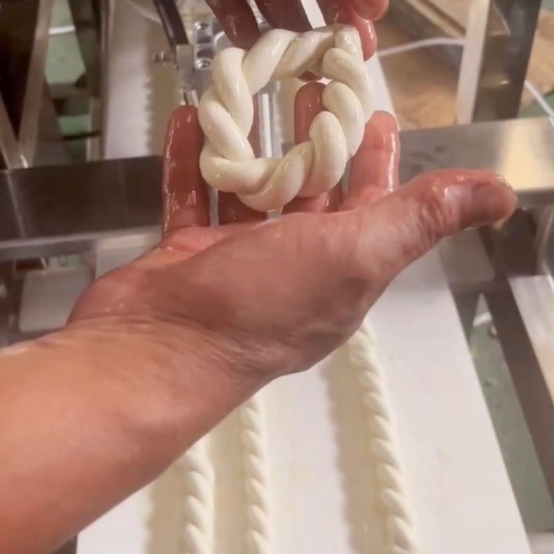 Máquina de torção industrial automática Churro Equipamento de formação de lanches Maquinaria de extrusão de torção de massa de pretzels fritos